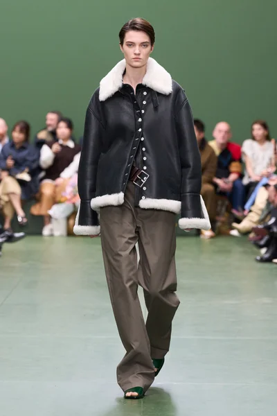 Look 49